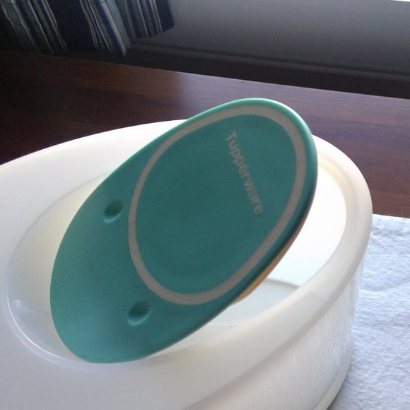 Tupperware Cereal Container - Picture 6 of 8